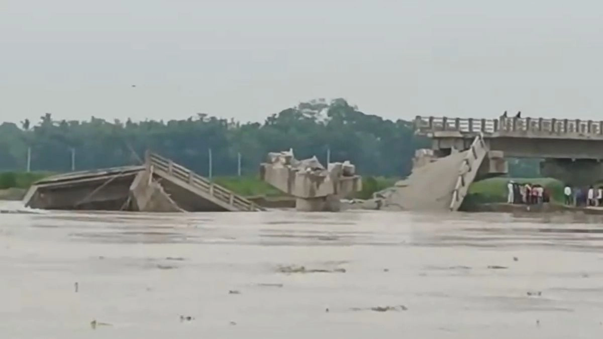bihar-bridge-collapse-araria-district-bridge-at-padaria-ghat-submerged-in-bakra-river-video